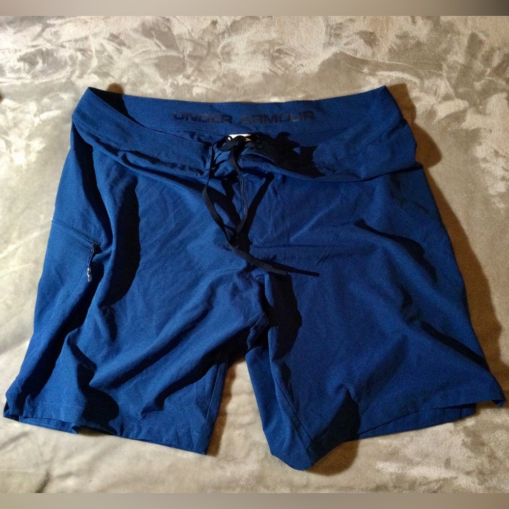 UNDER ARMOUR BOARD SHORTS.